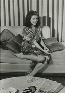 Elizabeth Montgomery feet photo thumbnail