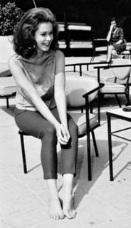 Elizabeth Montgomery feet photo thumbnail