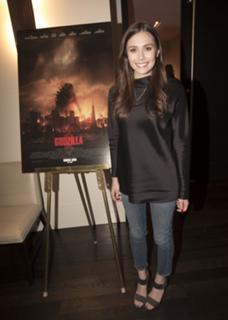 Elizabeth Olsen feet photo thumbnail