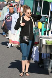 Elizabeth Olsen feet photo thumbnail