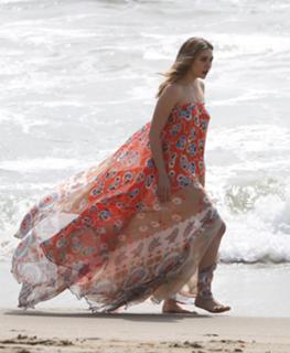 Elizabeth Olsen feet photo thumbnail