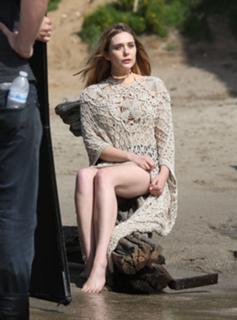 Elizabeth Olsen feet photo thumbnail
