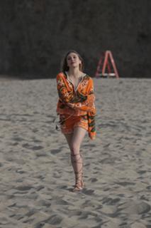 Elizabeth Olsen feet photo thumbnail