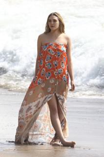 Elizabeth Olsen feet photo thumbnail