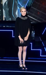 Elizabeth Olsen feet photo thumbnail