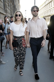 Elizabeth Olsen feet photo thumbnail