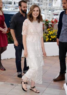 Elizabeth Olsen feet photo thumbnail