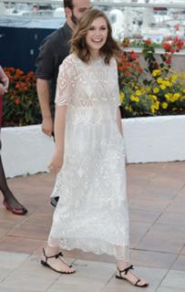 Elizabeth Olsen feet photo thumbnail