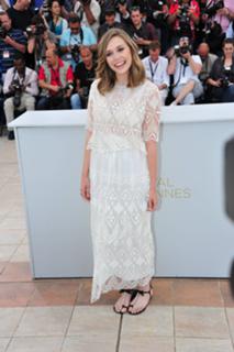 Elizabeth Olsen feet photo thumbnail