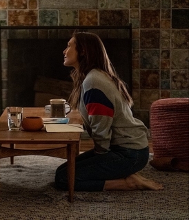 Elizabeth Olsen feet photo thumbnail