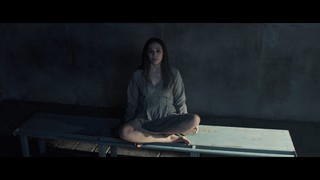 Elizabeth Olsen feet photo thumbnail