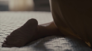 Elizabeth Olsen feet photo thumbnail