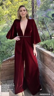 Elizabeth Olsen feet photo thumbnail