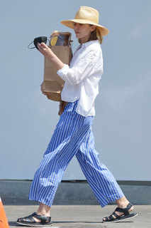 Elizabeth Olsen feet photo thumbnail
