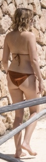 Elizabeth Olsen feet photo thumbnail