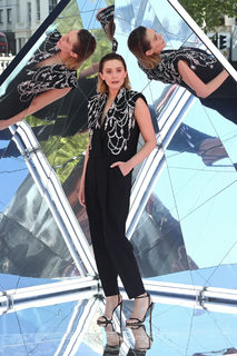 Elizabeth Olsen feet photo thumbnail