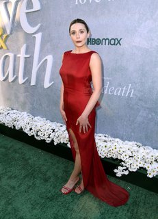 Elizabeth Olsen feet photo thumbnail