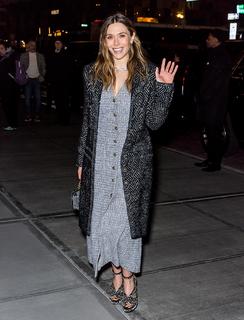 Elizabeth Olsen feet photo thumbnail