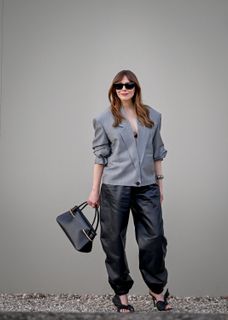 Elizabeth Olsen feet photo 8