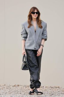 Elizabeth Olsen feet photo 2