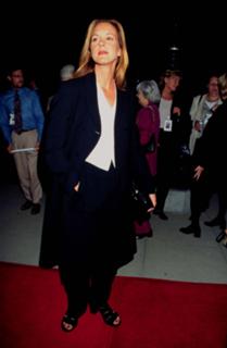 Elizabeth Perkins feet photo thumbnail