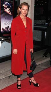 Elizabeth Perkins feet photo thumbnail