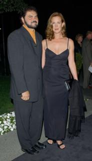 Elizabeth Perkins feet photo thumbnail