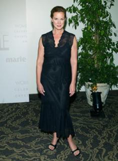 Elizabeth Perkins feet photo thumbnail