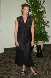 Elizabeth Perkins feet photo thumbnail