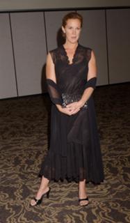 Elizabeth Perkins feet photo thumbnail