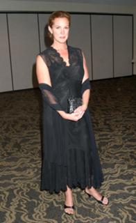 Elizabeth Perkins feet photo thumbnail