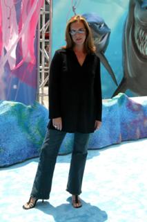 Elizabeth Perkins feet photo thumbnail