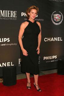 Elizabeth Perkins feet photo thumbnail