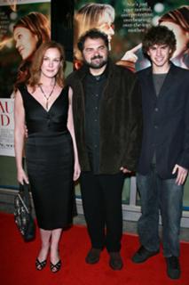 Elizabeth Perkins feet photo thumbnail