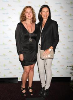 Elizabeth Perkins feet photo thumbnail