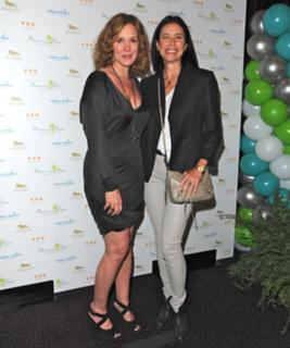 Elizabeth Perkins feet photo thumbnail