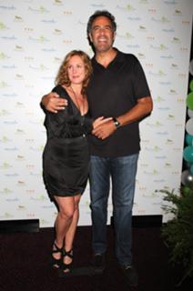Elizabeth Perkins feet photo thumbnail