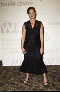 Elizabeth Perkins feet photo thumbnail