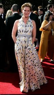 Elizabeth Perkins feet photo thumbnail