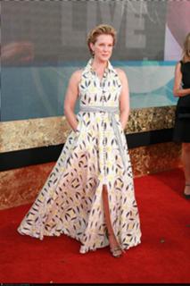 Elizabeth Perkins feet photo thumbnail