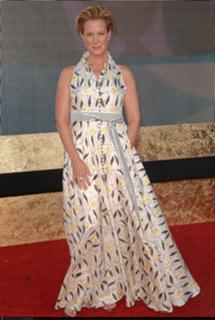 Elizabeth Perkins feet photo thumbnail