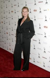 Elizabeth Perkins feet photo thumbnail