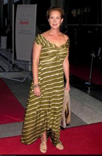 Elizabeth Perkins feet photo thumbnail