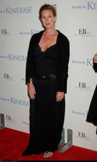 Elizabeth Perkins feet photo thumbnail