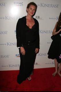 Elizabeth Perkins feet photo thumbnail
