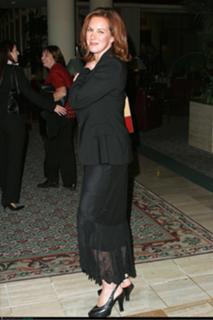 Elizabeth Perkins feet photo thumbnail