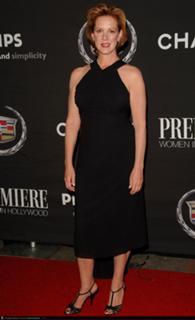 Elizabeth Perkins feet photo thumbnail