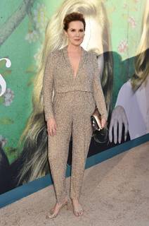 Elizabeth Perkins feet photo thumbnail