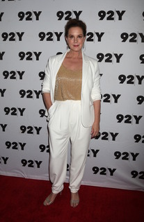 Elizabeth Perkins feet photo thumbnail