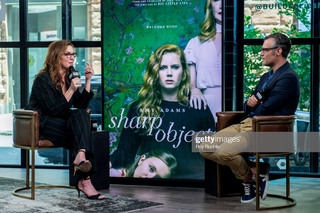 Elizabeth Perkins feet photo thumbnail
